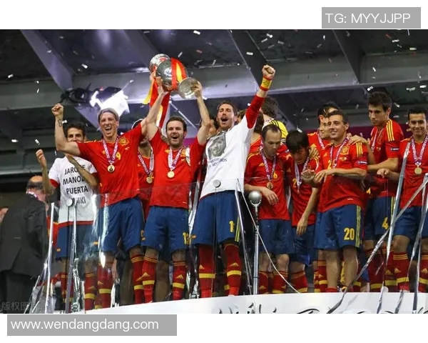 天下足球十大球星同框合影引发球迷热议 谁是你心中的第一传奇