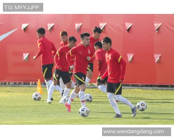 独特风格与创新打法并存的国足新星：他如何打破常规重新定义中国足球未来