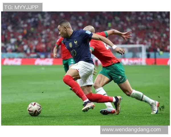 足球女博主大球星揭秘：她们如何在绿茵场上闪耀世界舞台