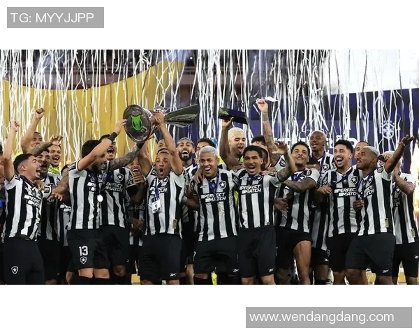 足球摄影聚焦球星瞬间:捕捉激情与力量的完美结合 足球摄影聚焦球星瞬间:捕捉激情与力量的完美结合